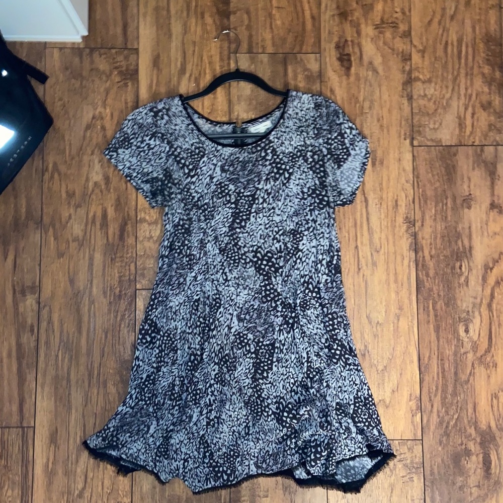 Black and white patterned flowy dress